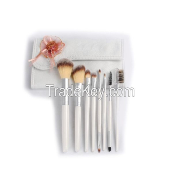 MAKE-UP BRUSH SET WITH POUCH PINK COLOR
